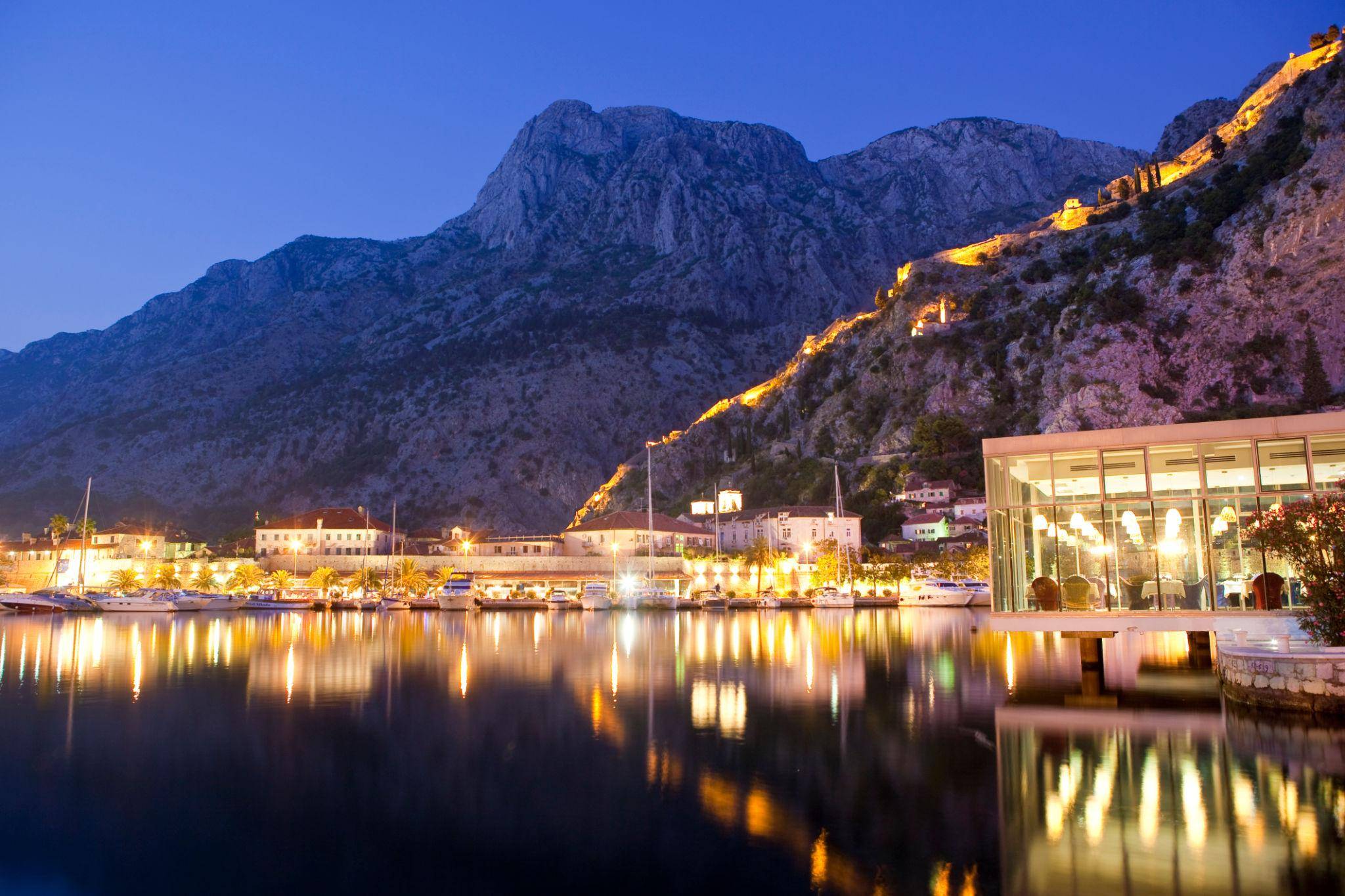 Galion Restaurant – Kotor Körfezi’nde Denizle Buluşan Gurme Lezzetler