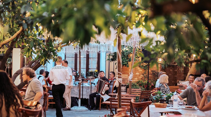 Oda Restaurant – Tiran’da Arnavut Mutfağının Ev Sıcaklığındaki Hali