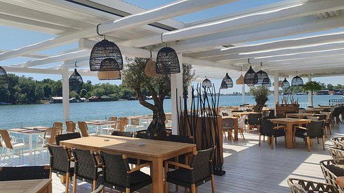 Suvenir – Belgrad’da Otantik Sırp Mutfağının Adresi